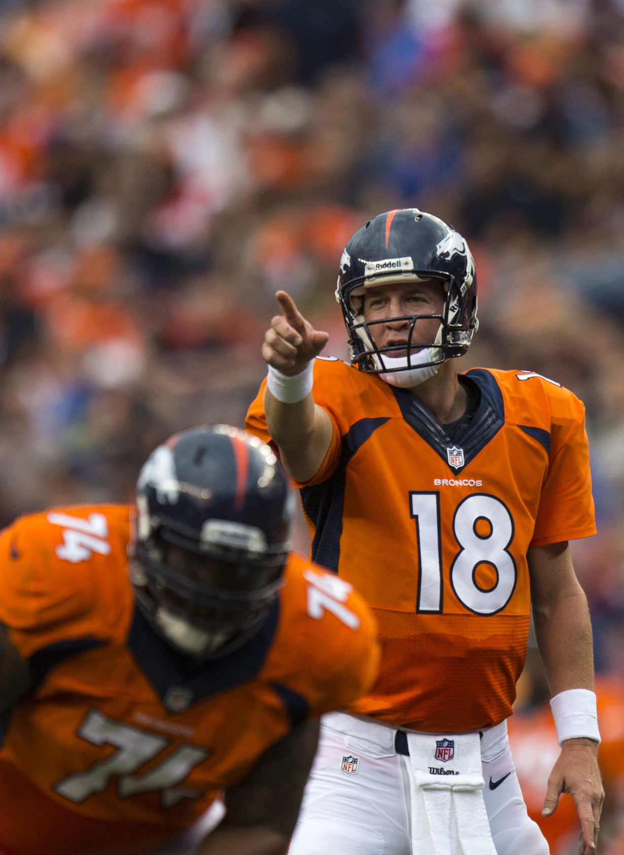 BRONCOS V RAMS